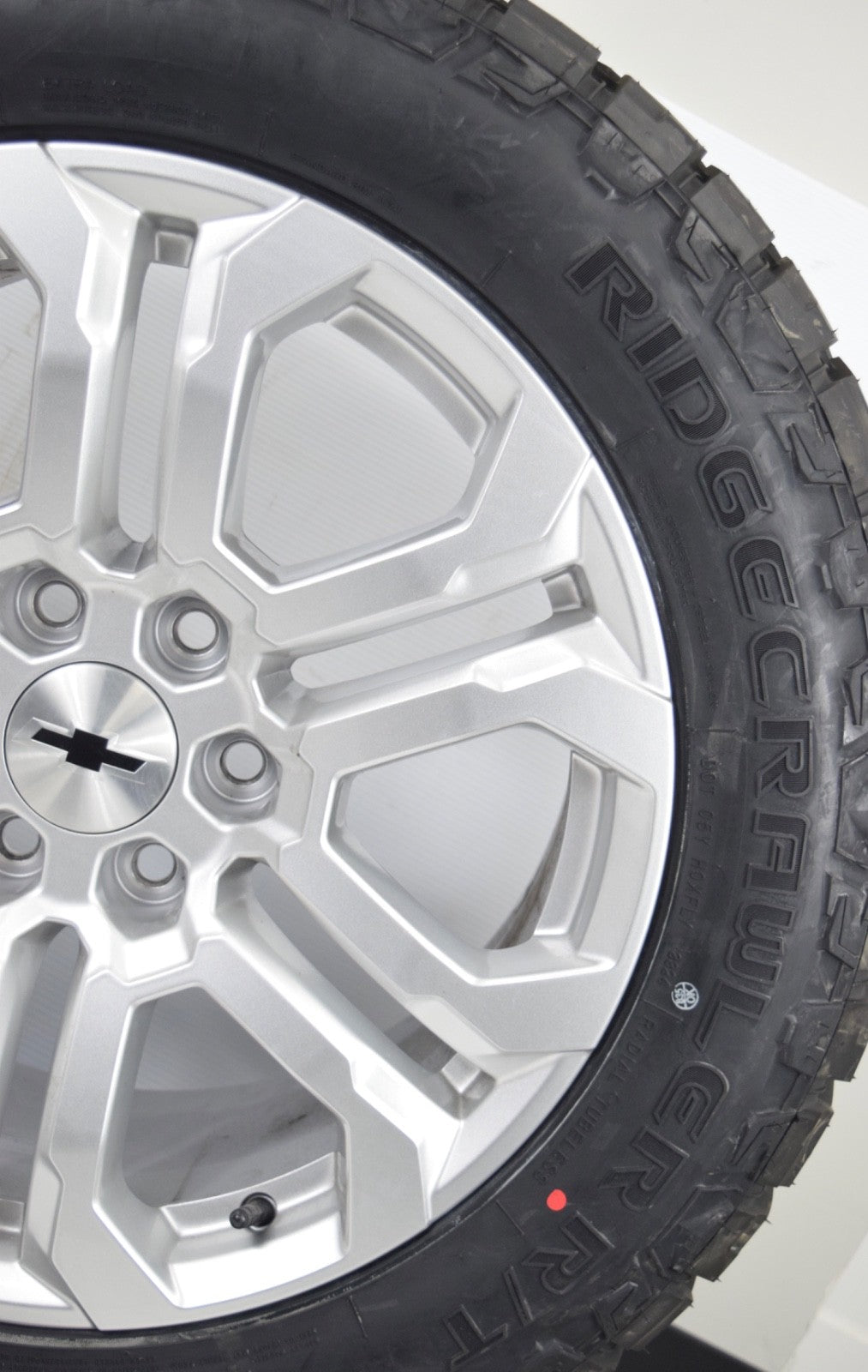 20" NEW Chevy Silverado Tahoe Silver OEM wheels rims tires 275/55R20 R/T Tires
