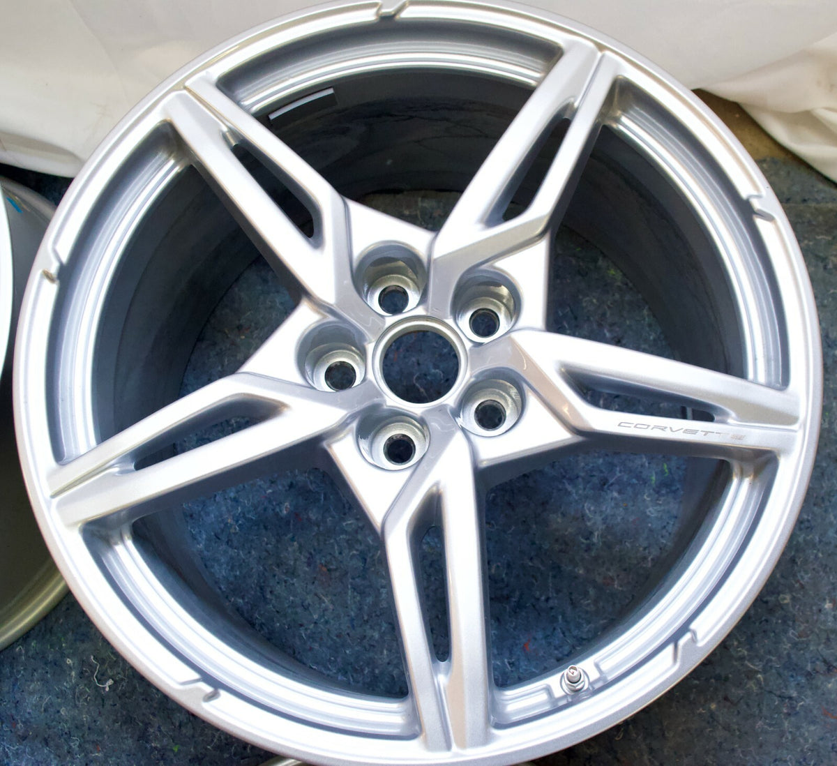 (1) 19" Chevrolet Corvette C8 Silver Original OEM Wheels 2021