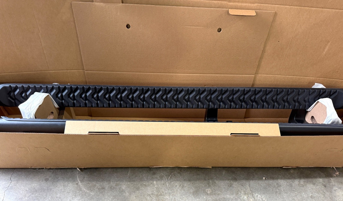 GM Chevy Suburban Factory OEM Z71 Textured Running Boards 21-26 84331817