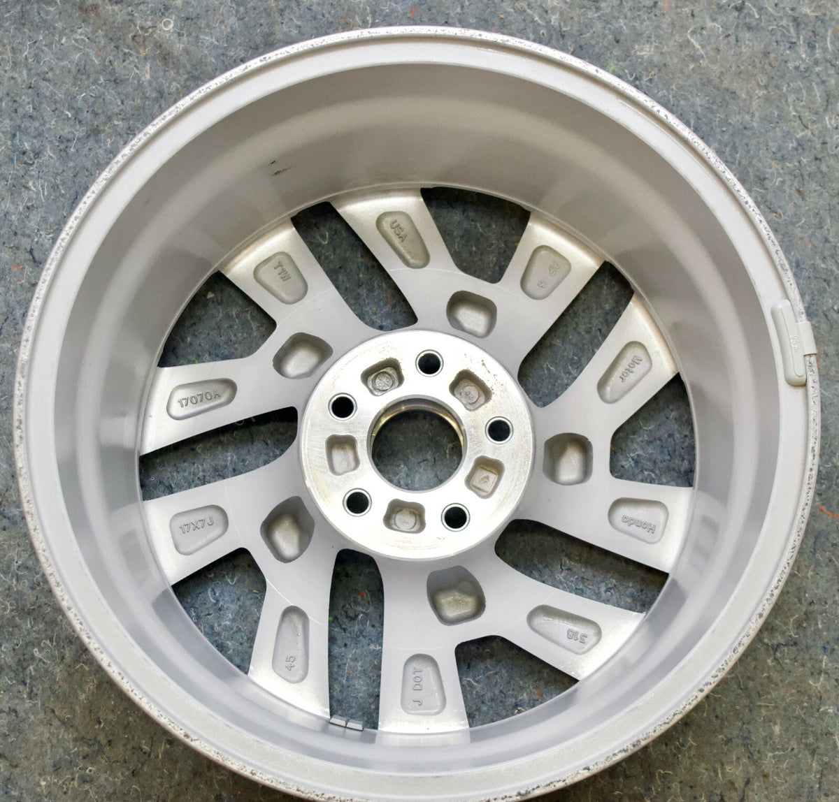(1) 17" Honda CR-V 2015 2016 Wheel Silver