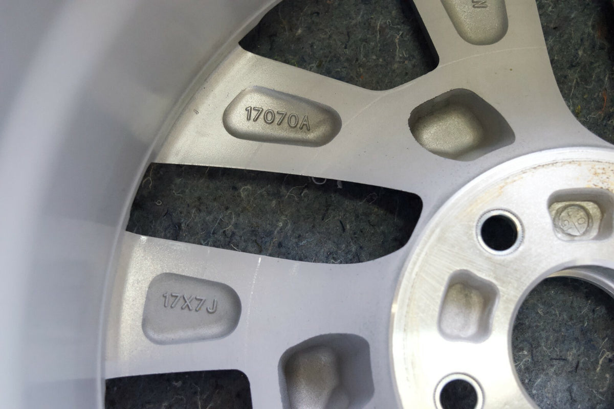 (1) 17" Honda CR-V 2015 2016 Wheel Silver