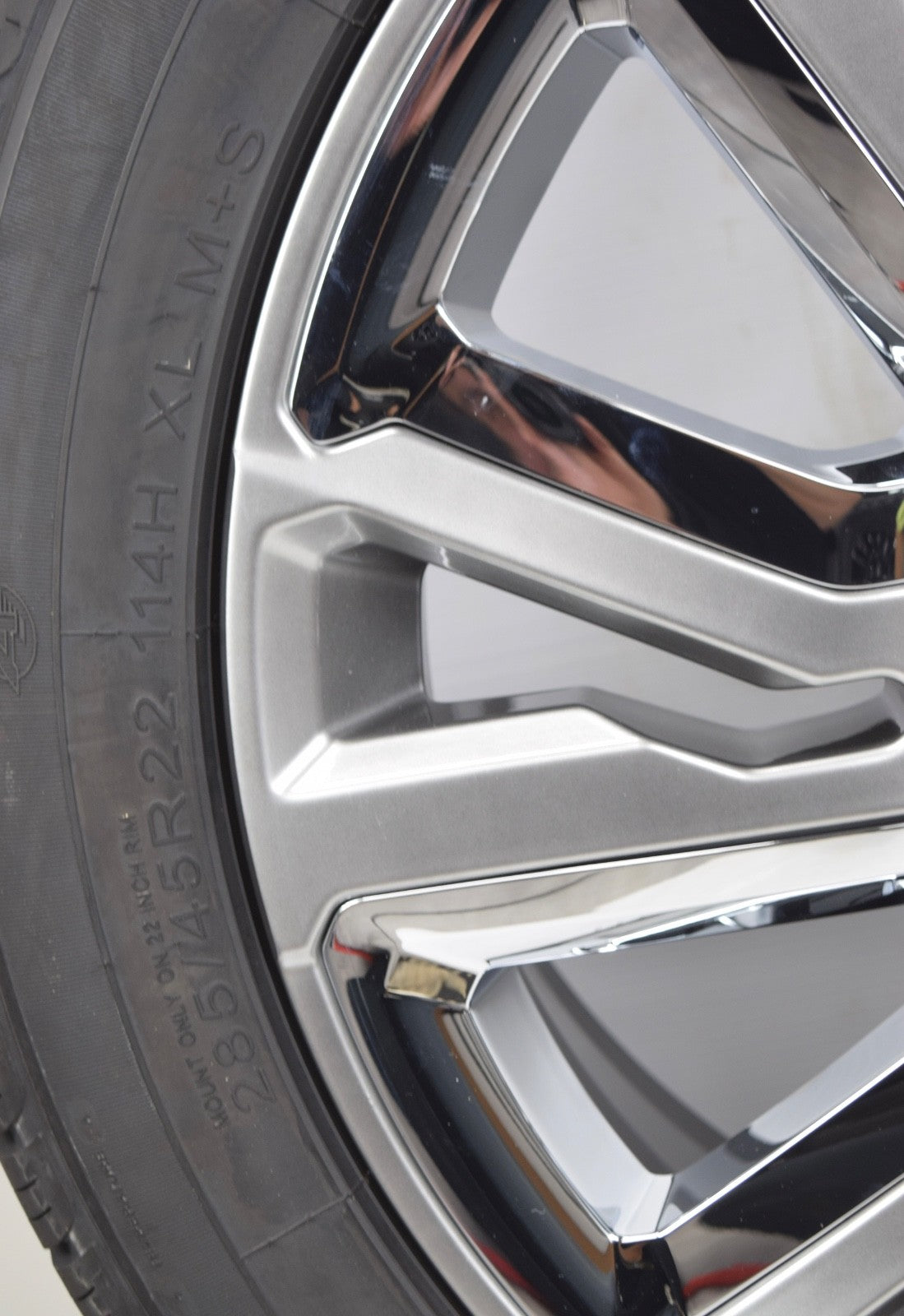 22" Chevy Silverado Tahoe OEM Silver and Chrome Rims Wheels Tires 23377419 AZ