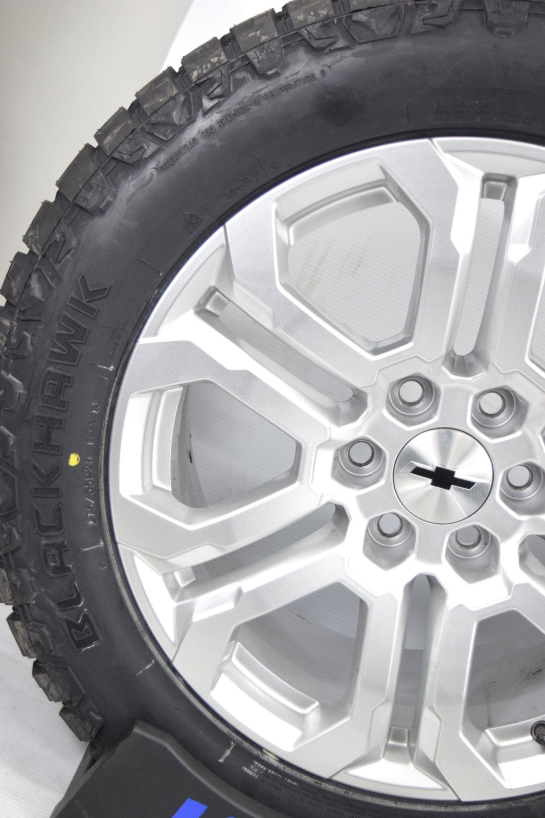 20" NEW Chevy Silverado Tahoe Silver OEM wheels rims tires 275/55R20 R/T Tires