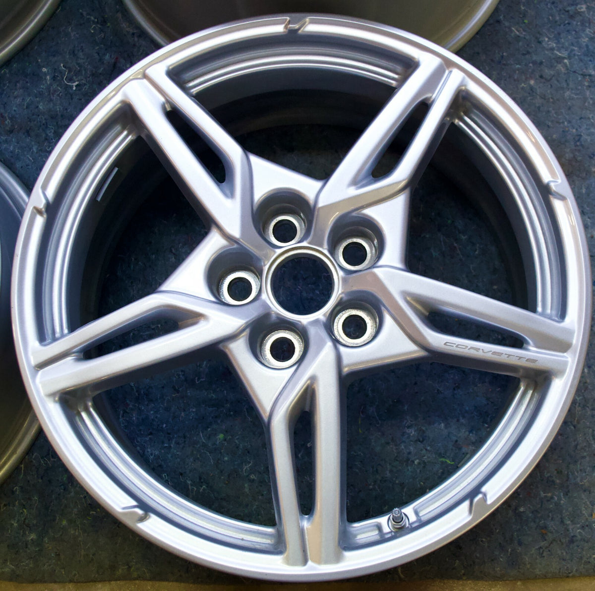 (1) 19" Chevrolet Corvette C8 Silver Original OEM Wheels 2021