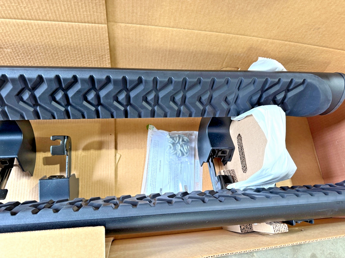GM Chevy Suburban Factory OEM Z71 Textured Running Boards 21-26 84331817