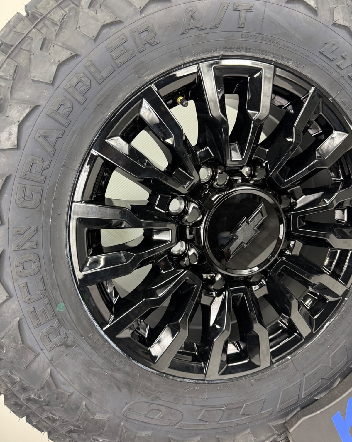 4 NEW 18” OEM  ALASKAN Gloss Black Wheels Rims Chevy Silverado 2500 3500 2025 N