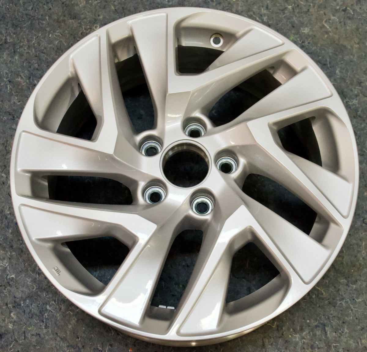 (1) 17" Honda CR-V 2015 2016 Wheel Silver