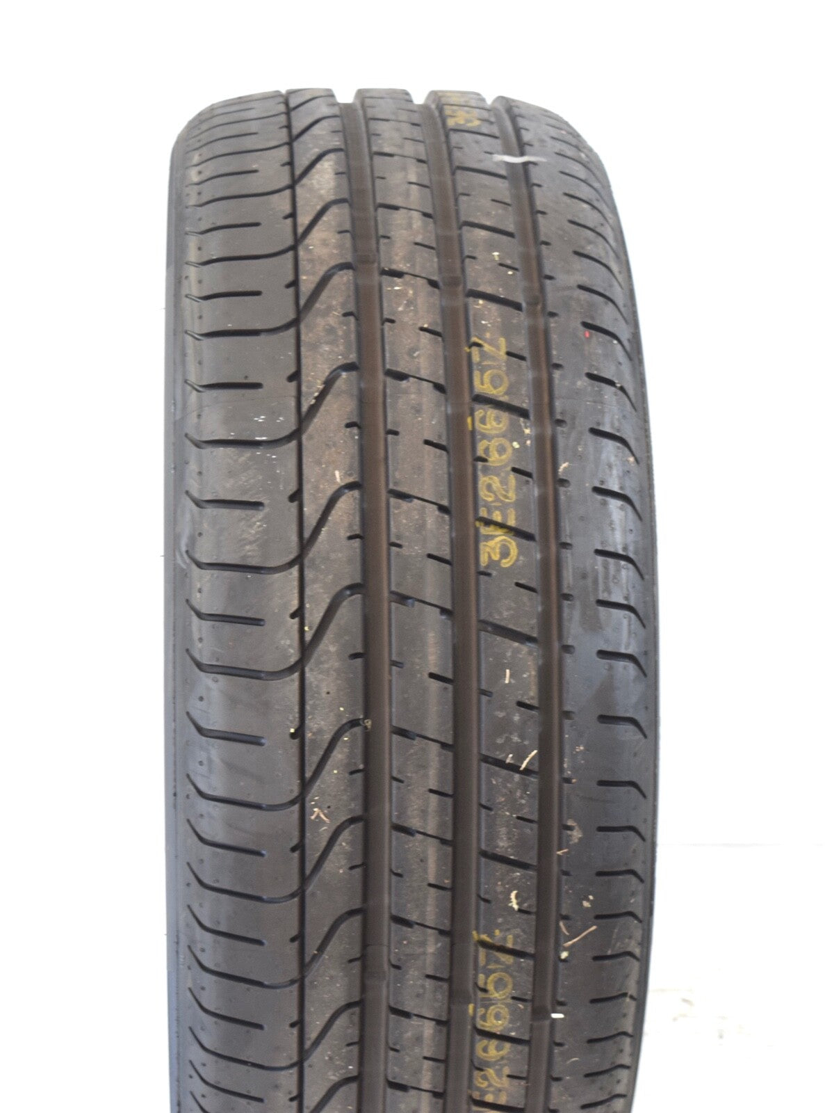 (1)  New Pirelli P Zero  - 235/50zr18 Tires 2355018 235 50 18